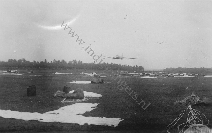 58 Luchtverpleginswerk   vliegveld Banjoemas