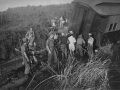384 terreur der TNI 3 doden en 9 gewonden Poerwakarta juni 1949 groepsfoto