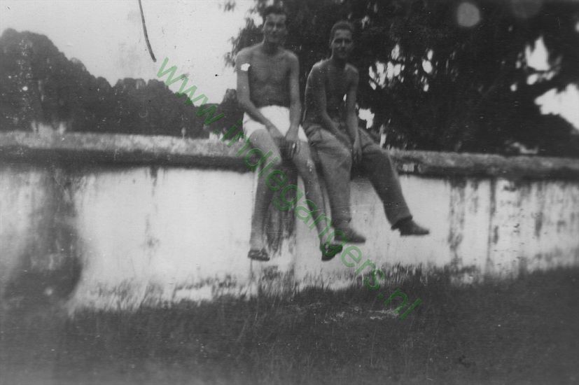 89 Voor het huis in Crissee