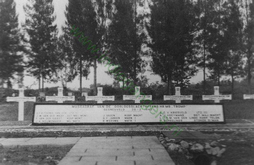 310 massagraf begraafplaats Soerabaja slachtoffers Tromp
