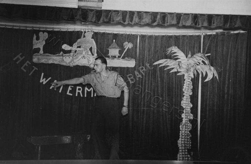 1 51 Vaandrig Coppelmans De Waterman Cabaret   De Hilvarias