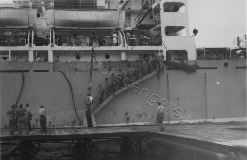 1 55 Sabang De troep mag van boord