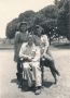 133 nov 1946 Andir   Joke en Jane met Ouwe Maes  Seg Maj Harm S