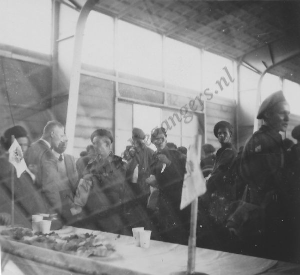 16e inscheping wachten in hal