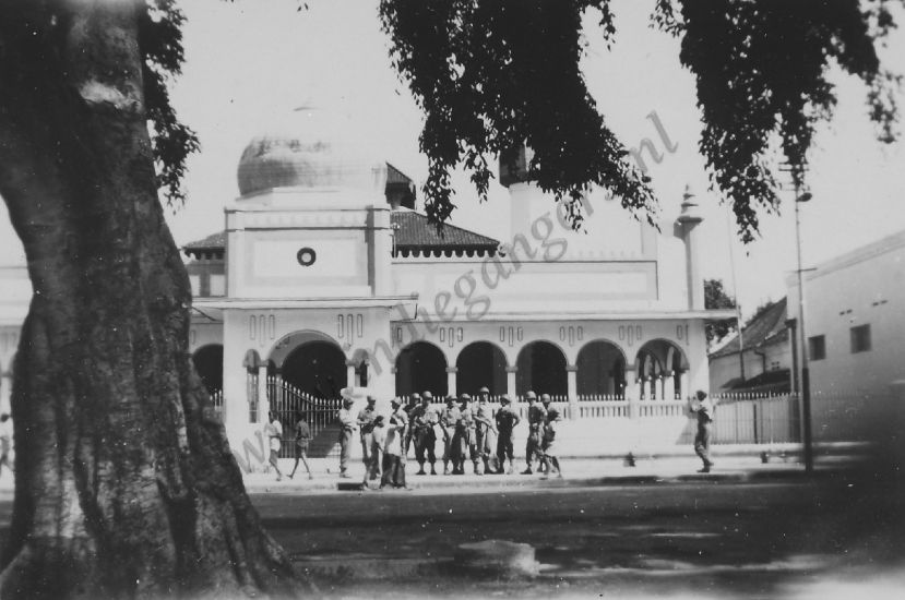 39 moskee met soldaten