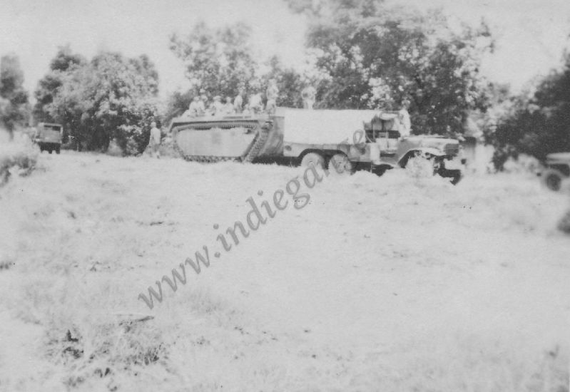 27 convooi met amphibietank