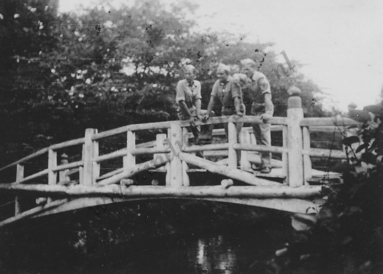 35 Soerabaja Dec 1947 vlnr L Brouwer   v Wirsum   H WIjbenga