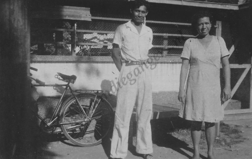 62 Soerabaja sept 47 Tante Mat met haar neef