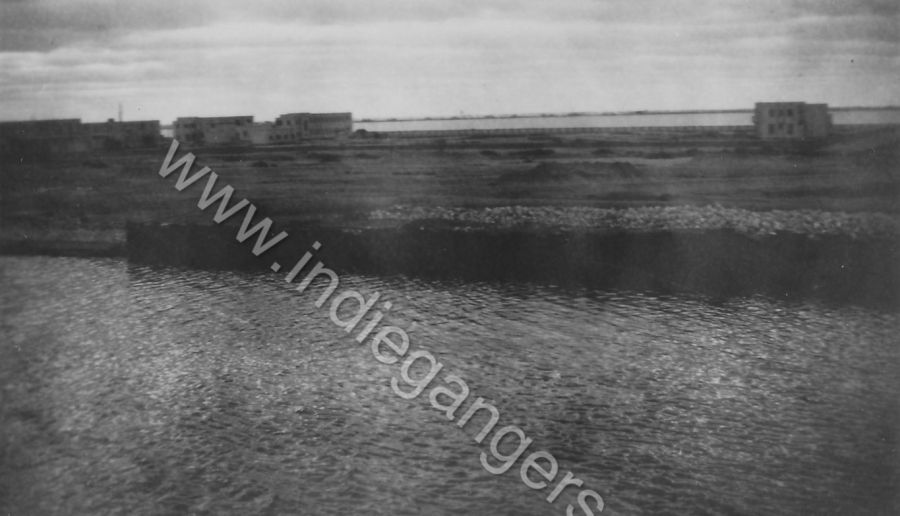 13 Huizen langs Suez kanaal