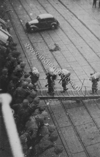 4 we gaan aan boord  Volendam 