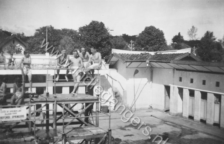 116 In het zwembad te Bandoeng 7 april 1947