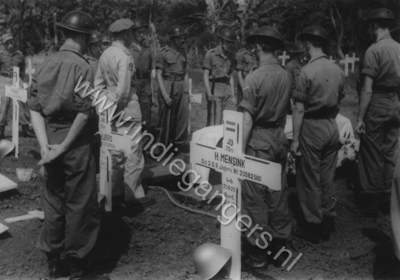 39 Al onze doden werden begraven op Menteng Poeloe   H Mensink