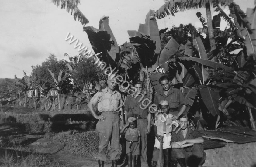 l 66 Aalmoezenier onder de bevolking