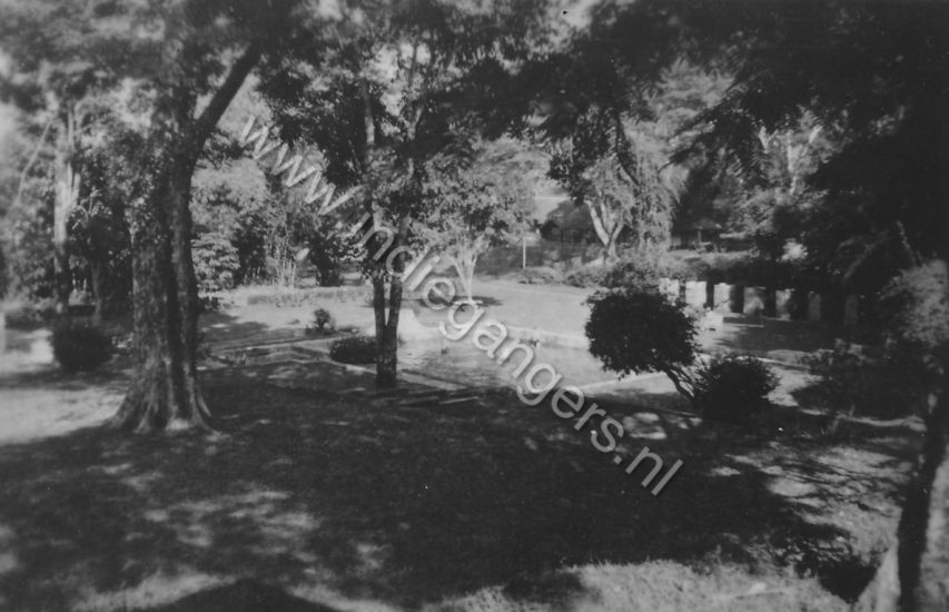 l 94 zwembad in tuin