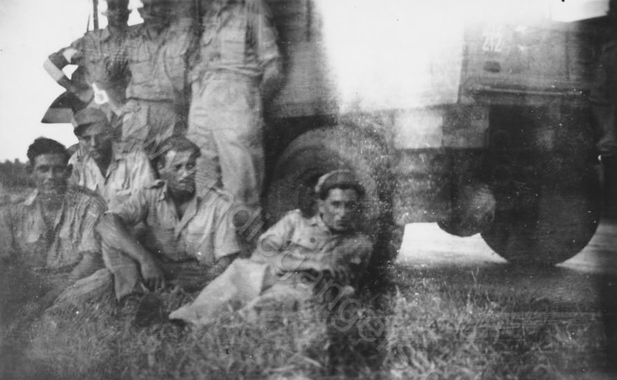 27 Op weg naar Modjokerto April 1948