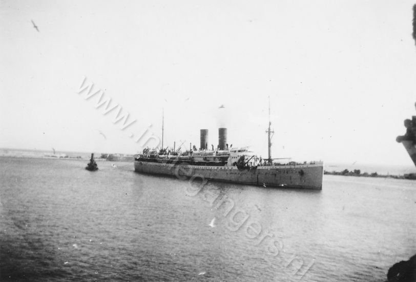 4 Binnenkomst van de Joh de Wit in Algiers  4