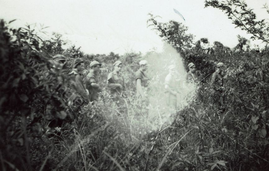 PK op patrouille ergens bij Kerpati in de rimboe