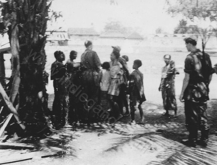 274b eten uitdelen op de Jetty   Palembang