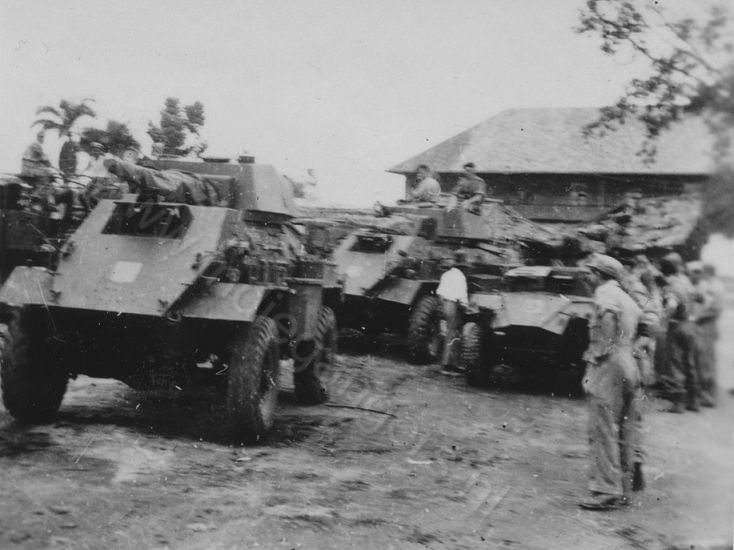 254a lichte en zware verkenningswagens op de Jetty   Palembang