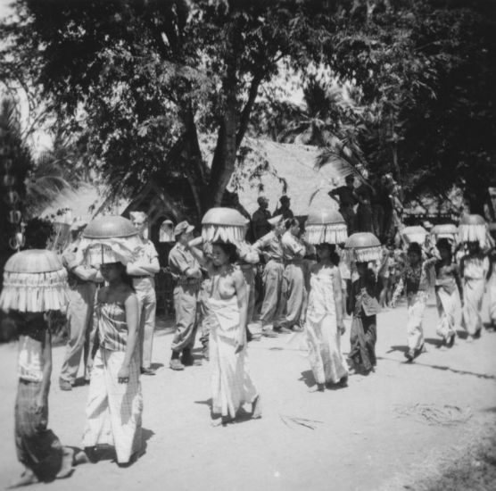 149 optochten 31 aug 1946 Bali