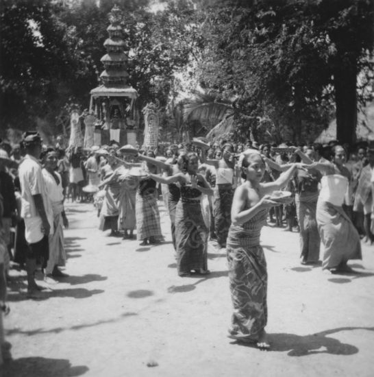 150a optochten 31 aug 1946 Bali