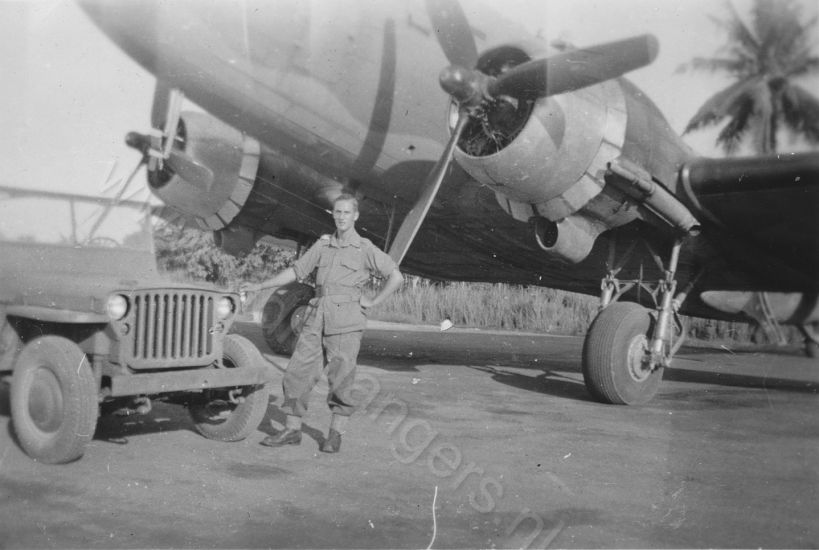 77a Jeep vliegtuig   dp vliegveld Celebes Minahassa