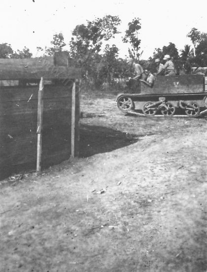 33 brencarrier in stelling in Niroe