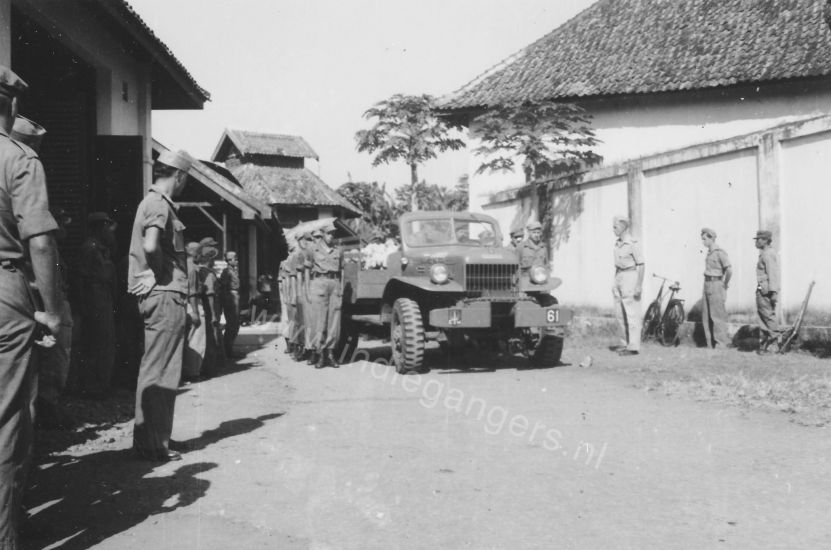 L20 de truck met de kist   4