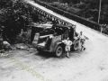7 30 11 1949 De Kok en ik bij een gepantserde 15cwt voor de nieuwe baileybrug in de Indikatkloof