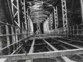 8 30 11 1949 Kijkje door de vernielde brug Aan de andere kant is het oude bruggehoofd te zien en de hoogte van het instorten Lahat zijde