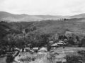 40 Tarutung feb 1949 Gezicht op een kampong