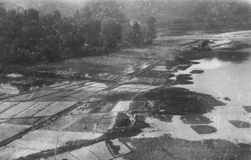 24 Prapat febr 48 gezicht op de sawahs