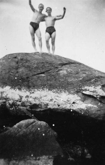 30 Prapat 14 febr 1948 Sld Henzen en van Schaik op de rots