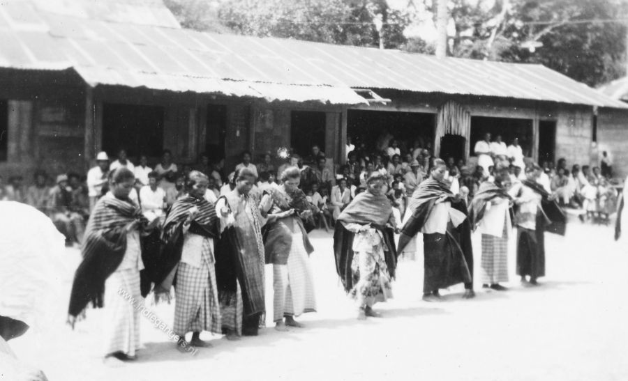 79 Adiankoting 15 augustus 1949 Batakse vrouwendans  martumba