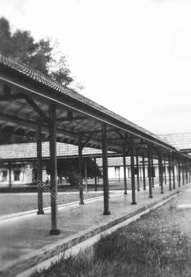 110 Padang Brahrang oct 1948 Galerijen tussen de paviljoens