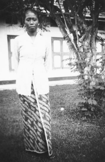 136 Padang Brahrang dec 1948 Als aandenken aan onze baboe Foe