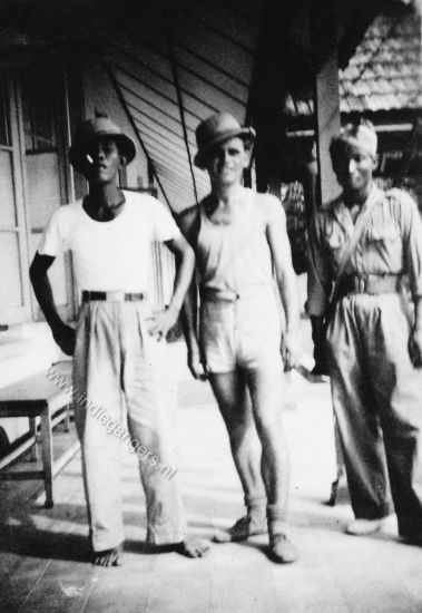 145 tropenhelm groepsfoto