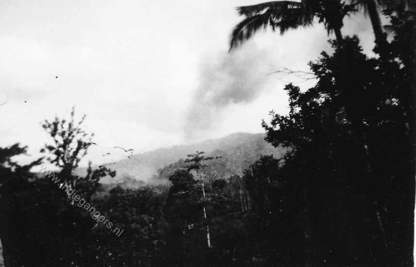 28 tot ontpoffing brengen van een Japanse bommendump Karangpanas