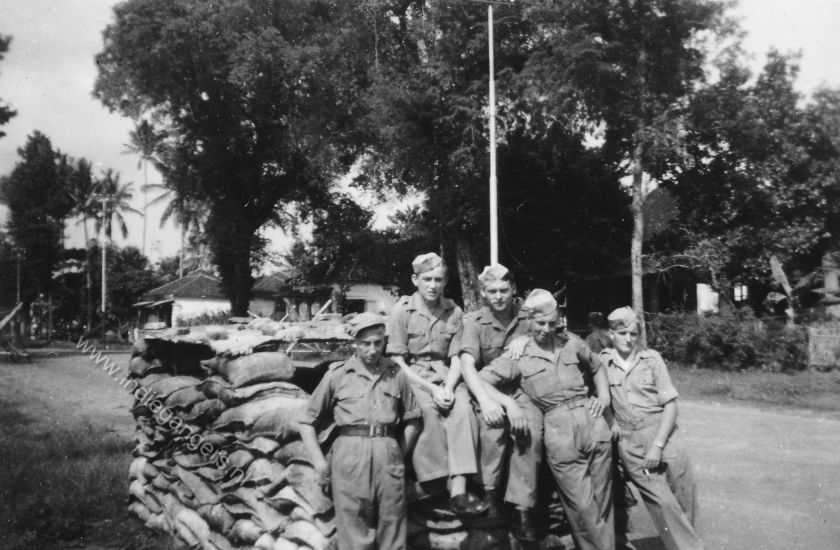 54 Karang Lo wachtpost cq stelling aan de weg
