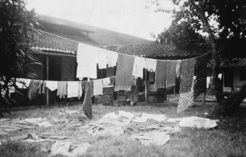 45 de was hangt te drogen Karreweg 186 Semarang