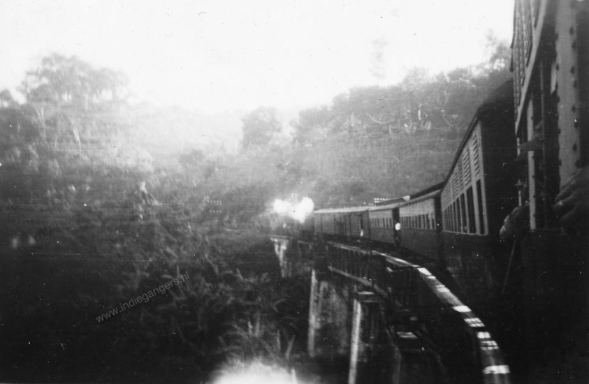 102 op weg naar de boot Tjimahi Batavia Tandjong Priok