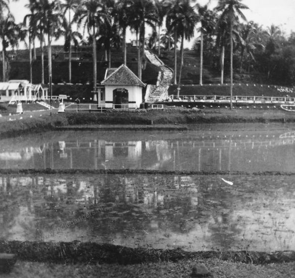 157 het kerkhof te Banjoemas op 15 05 1949