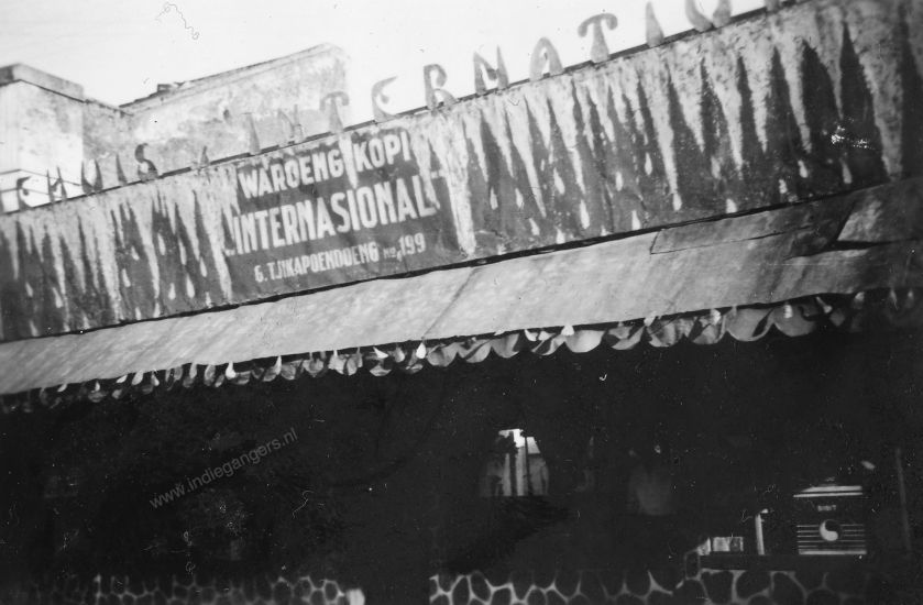 94 Bandoeng koffiehuis internationaal Waroeng internasional 