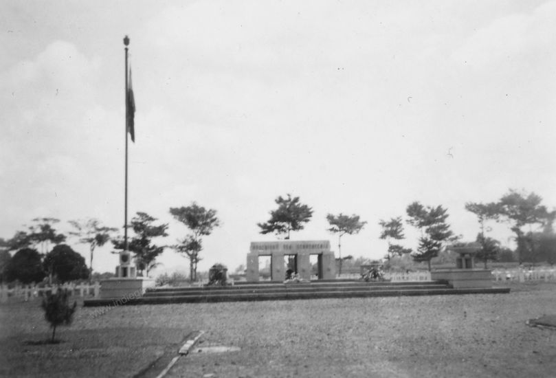 201 Op het ereveld monument pandu   Bandung