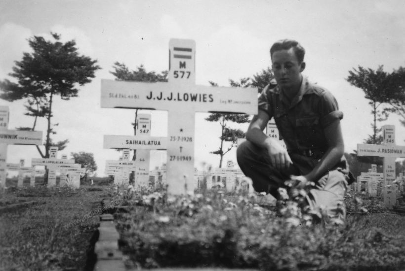 210 graf J J J Lowies Ereveld Pandu   Bandoeng