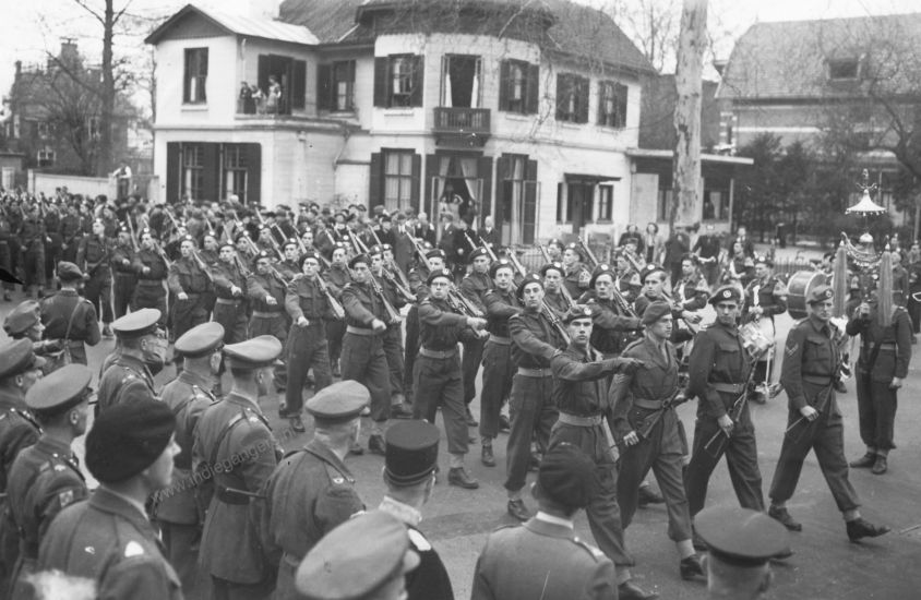 215 parade Franse generaal Amersfoort 1948