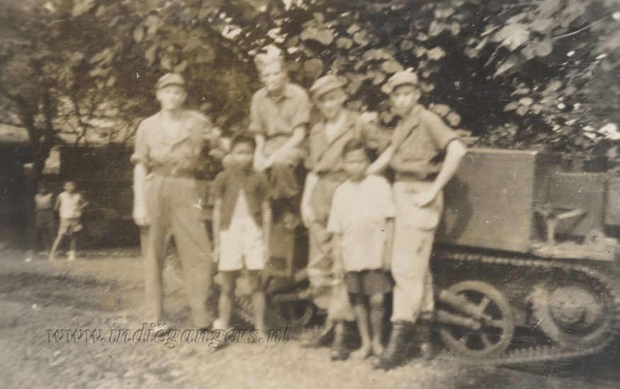 37 met de Djongossen bij de carrier