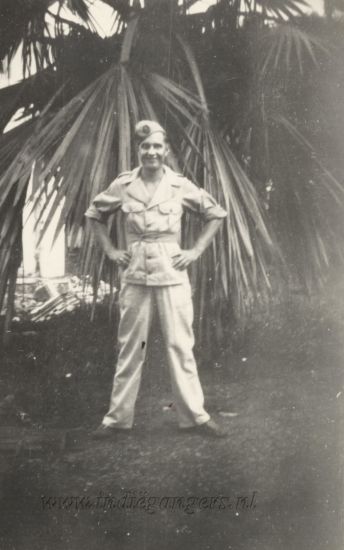 3 poseren maart 1947