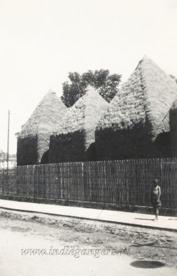 158 Rijstfabriek te Indramajoe bijzondere huizen