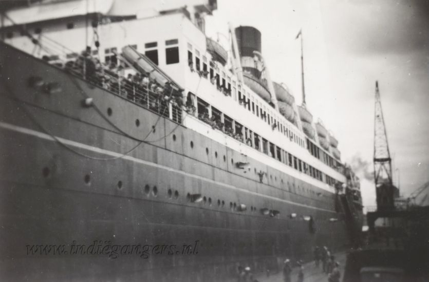 027 De Volendam in Priok